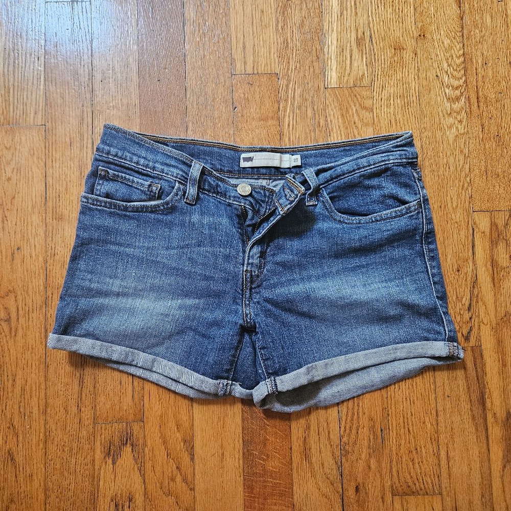 Levi's Low Rise Cuffed Shorts size 27